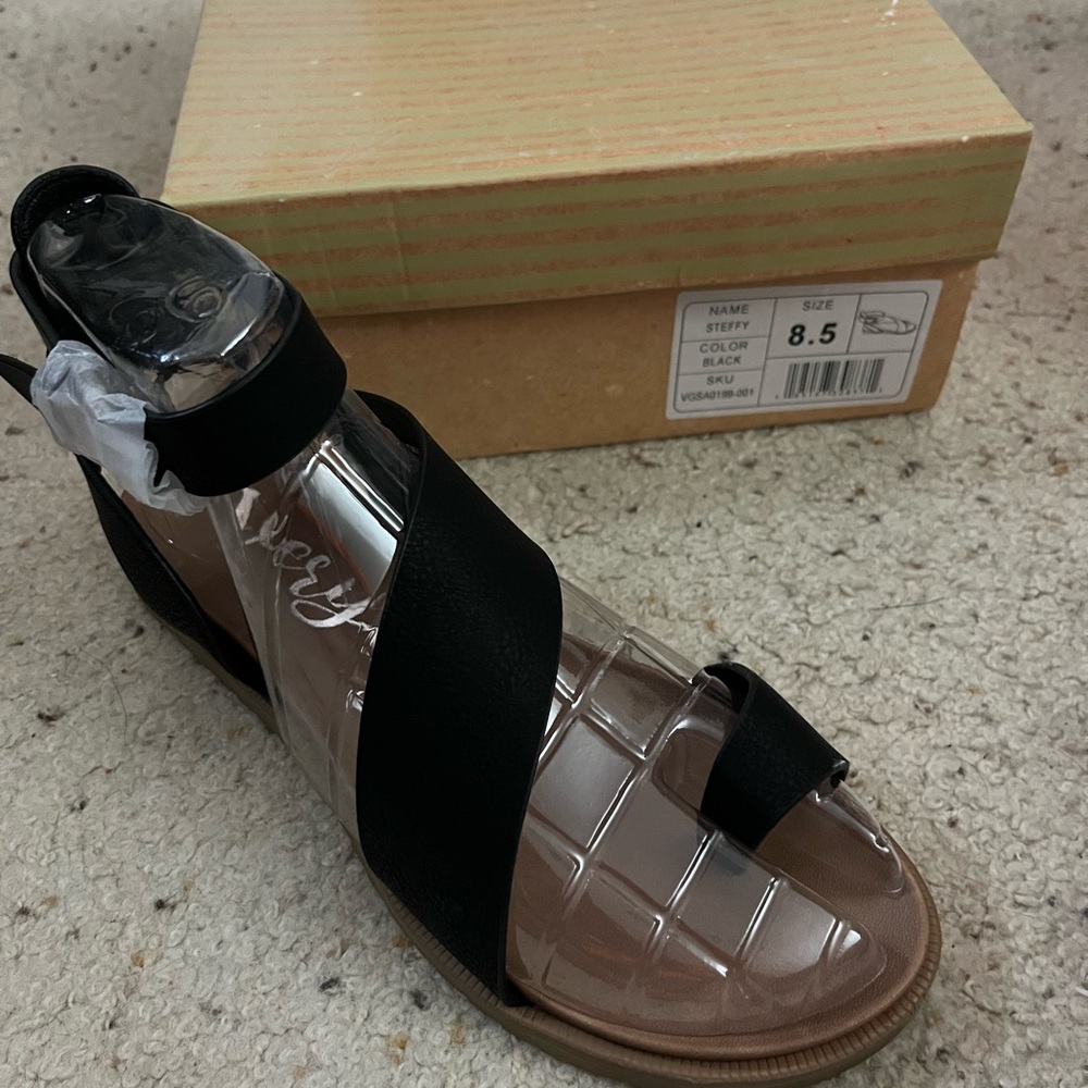 Steffy Black Modern Sandals with Diagonal Strap
